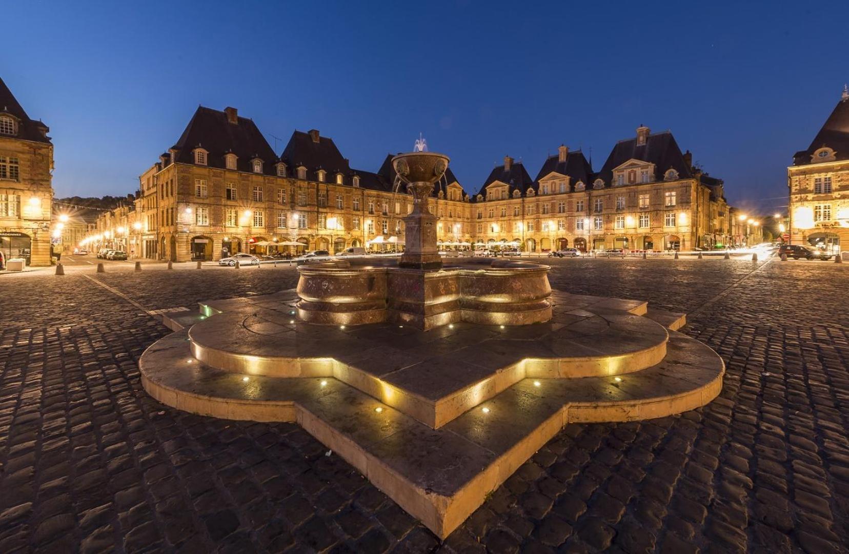 Budget Appart Avec Parking Au Centre-Ville Шарлевіль-Мезьєр Екстер'єр фото